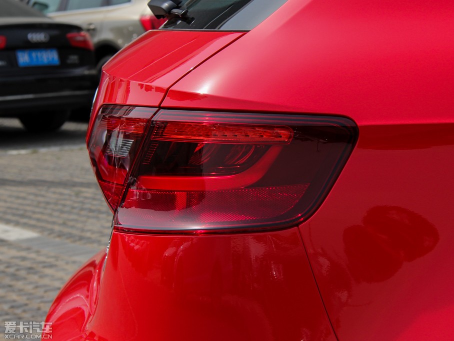 2015?yun)WA3 40 TFSI m