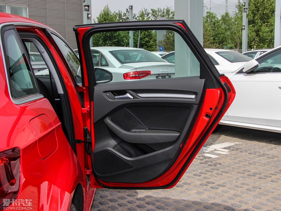 2015?yun)WA3 40 TFSI m