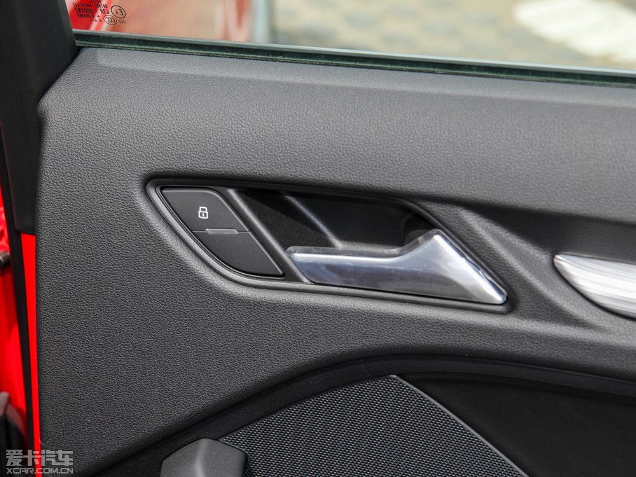 2015?yun)WA3 40 TFSI m