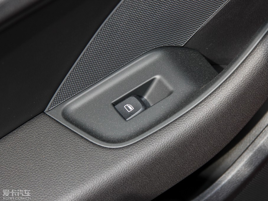 2015?yun)WA3 40 TFSI m