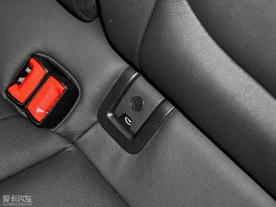 2015?yun)WA3 40 TFSI m