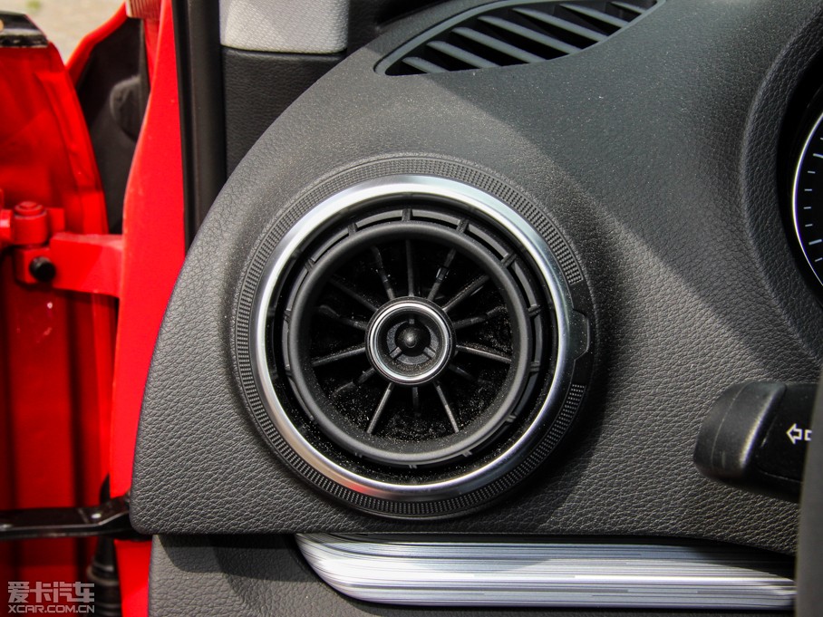 2015?yun)WA3 40 TFSI m