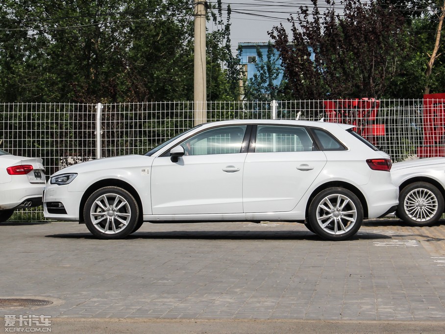 2015?yun)WA3 40 TFSI m