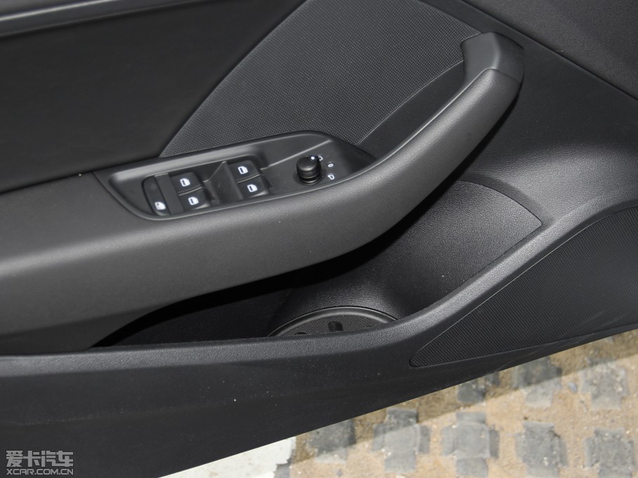 2015?yun)WA3 40 TFSI m