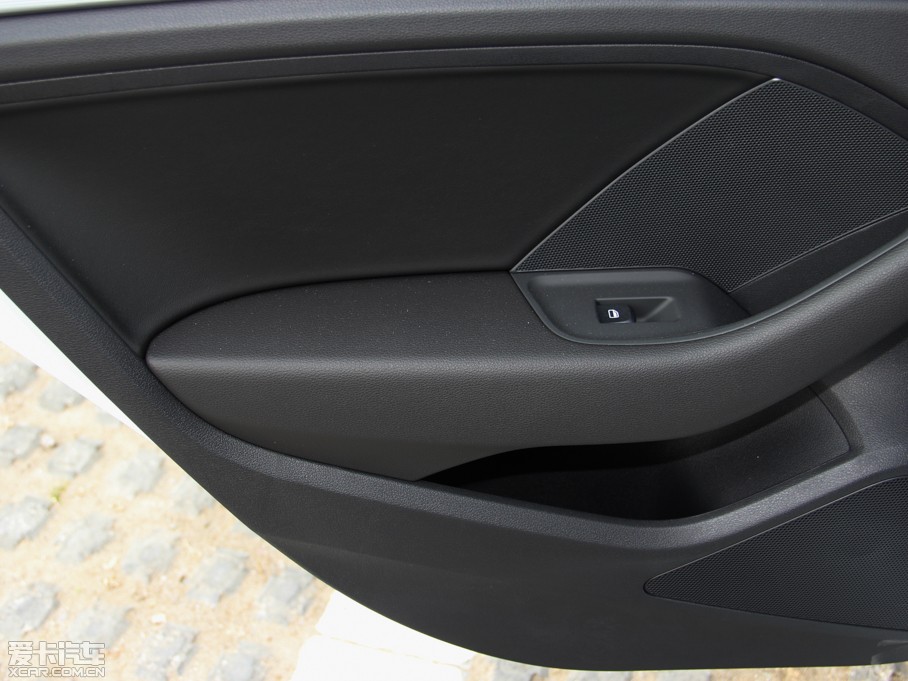 2015?yun)WA3 40 TFSI m