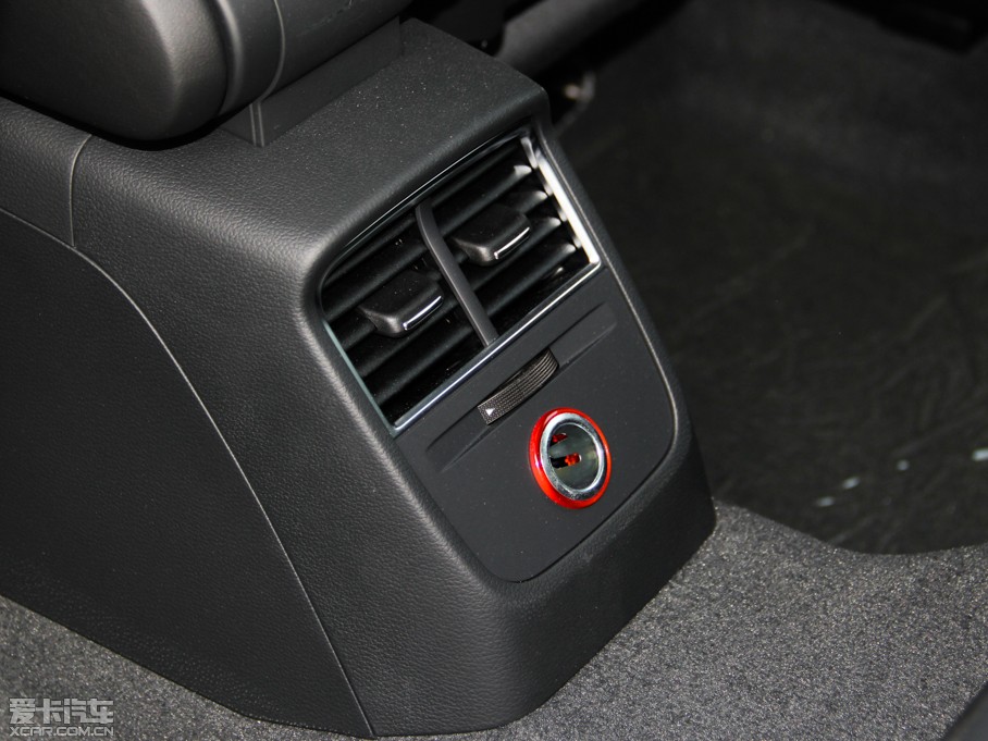 2015?yun)WA3 40 TFSI m