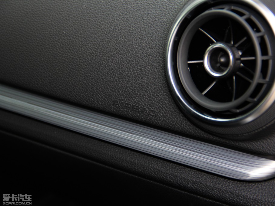 2015?yun)WA3 40 TFSI m