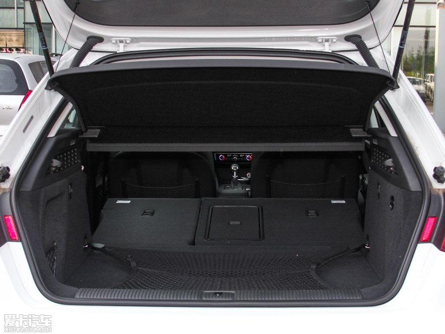 2015?yun)WA3 40 TFSI m