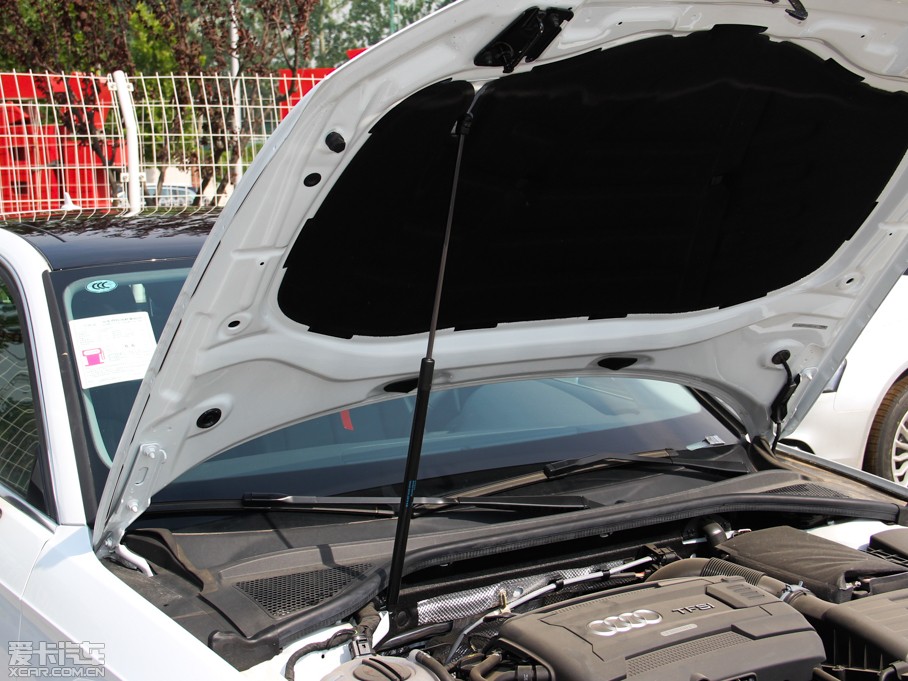 2015?yun)WA3 40 TFSI m