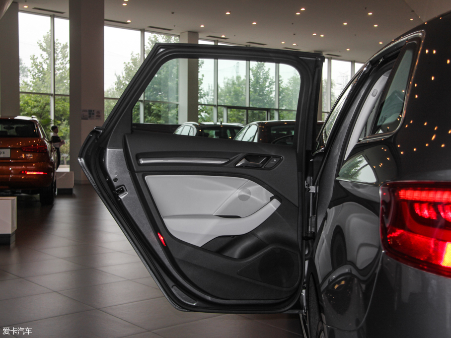 2015?yun)WA3 35 TFSI 300fo(j)