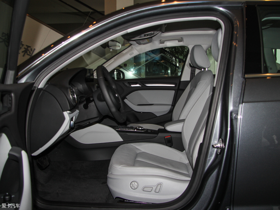 2015WA3 35 TFSI 300fo(j)