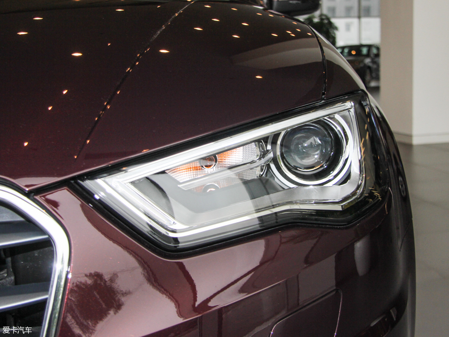 2015?yun)WA3 Limousine 35 TFSI 300fo(j)