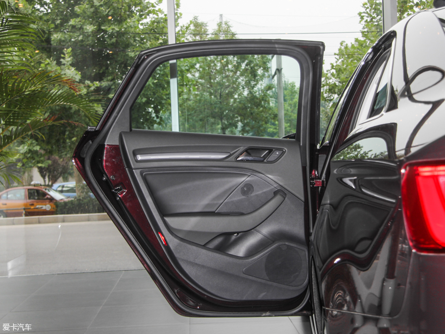 2015WA3 Limousine 35 TFSI 300fo