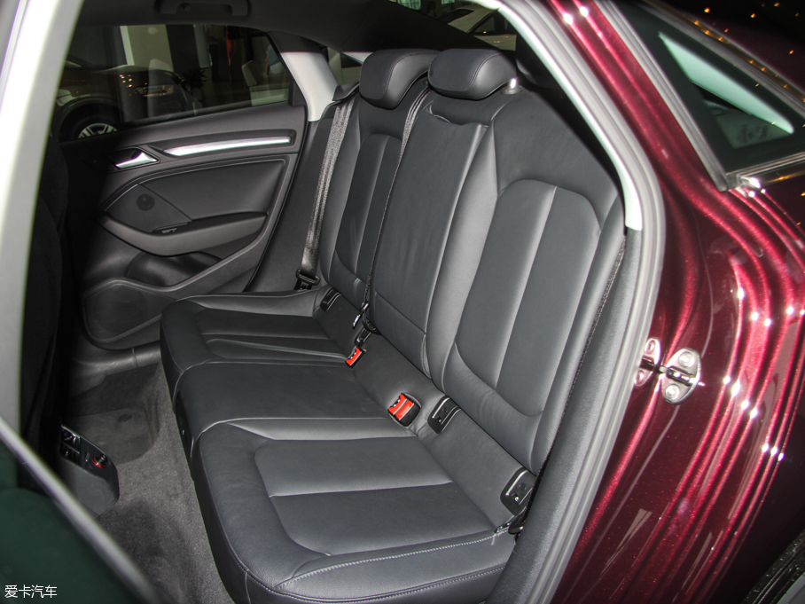 2015WA3 Limousine 35 TFSI 300fo