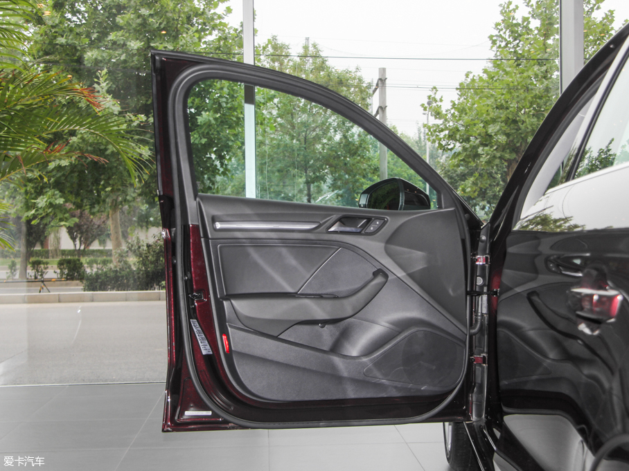 2015WA3 Limousine 35 TFSI 300fo