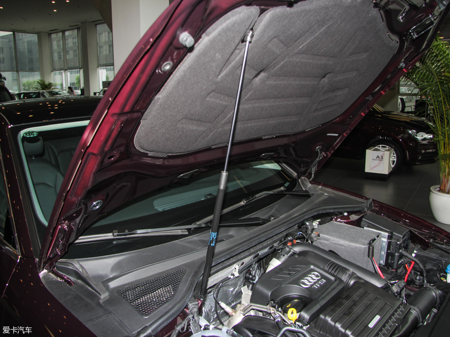 2015?yun)WA3 Limousine 35 TFSI 300f(wn)o(j)