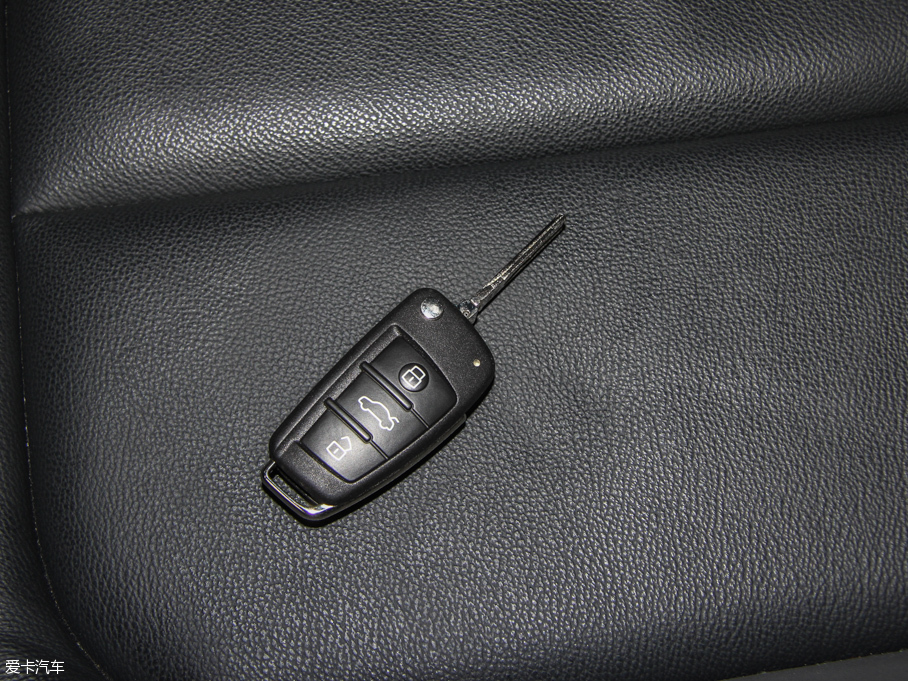 2015?yun)WA3 Limousine 35 TFSI 300f(wn)o(j)