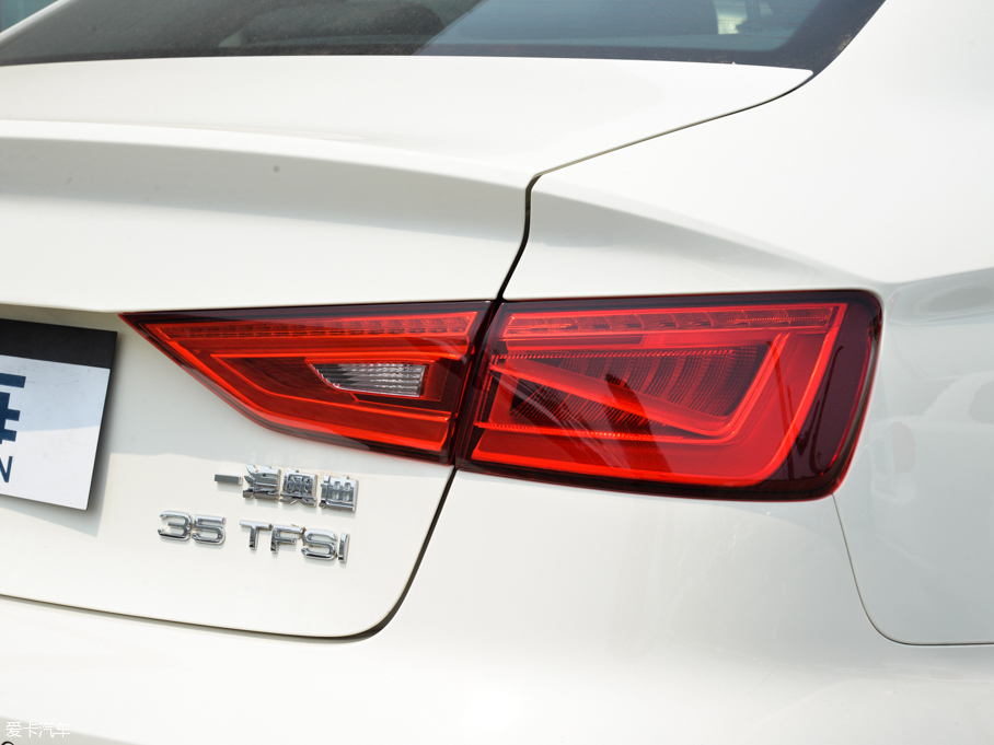 2015WA3 Limousine 35 TFSI 300foI