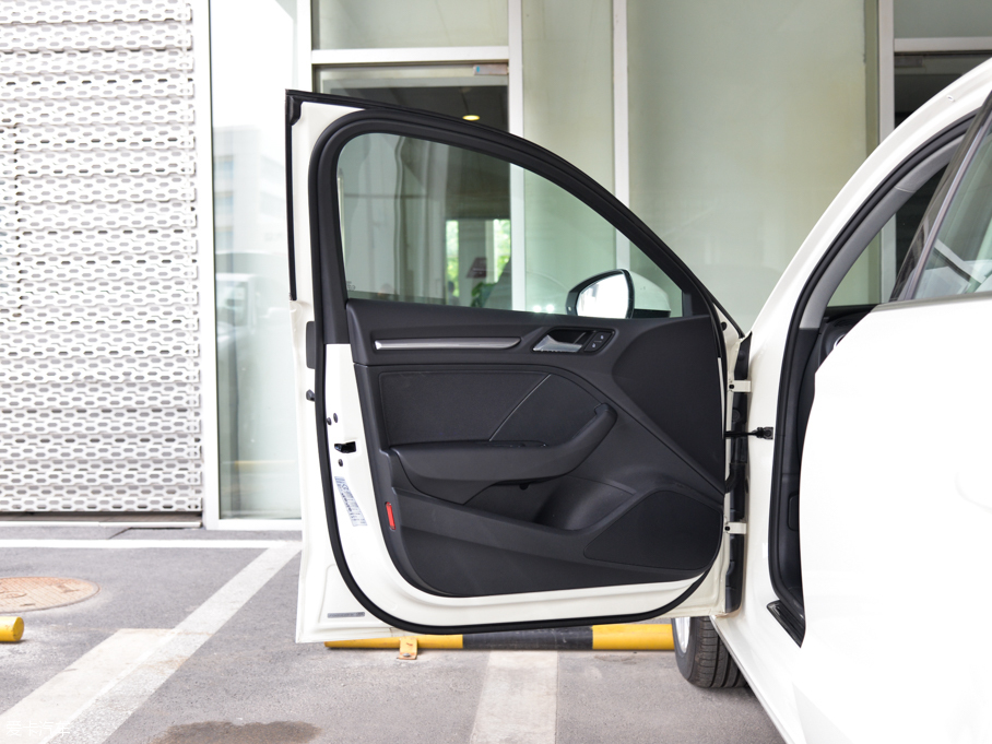 2015WA3 Limousine 35 TFSI 300foI