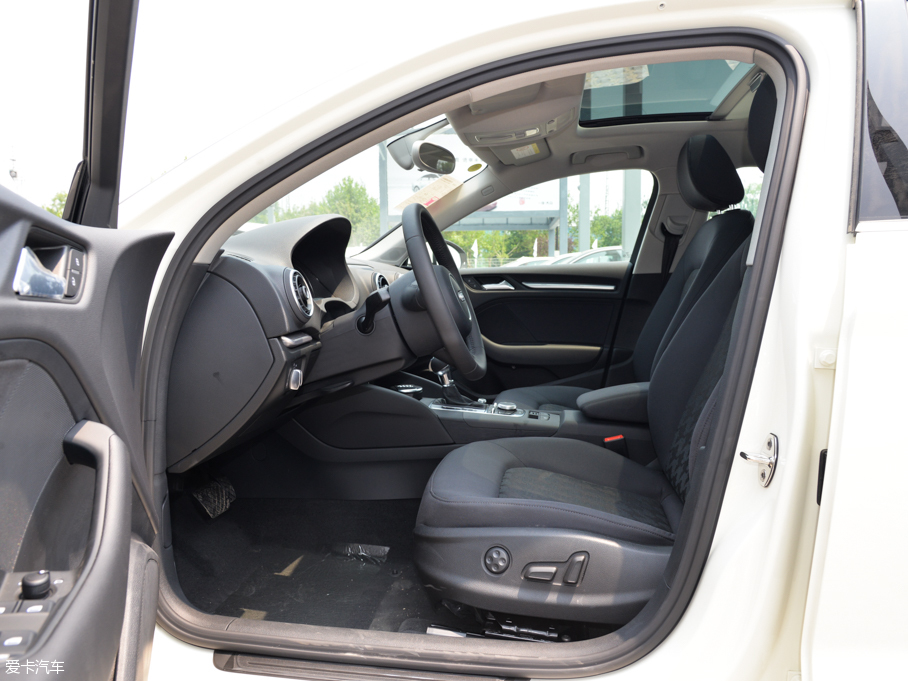 2015WA3 Limousine 35 TFSI 300foI