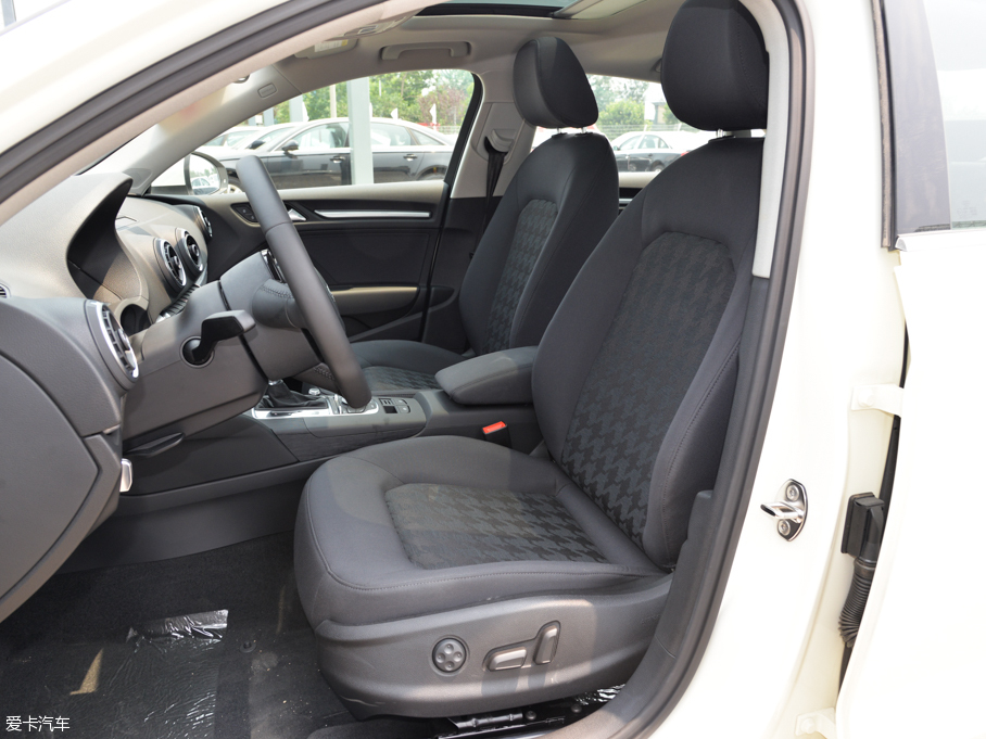 2015WA3 Limousine 35 TFSI 300foI