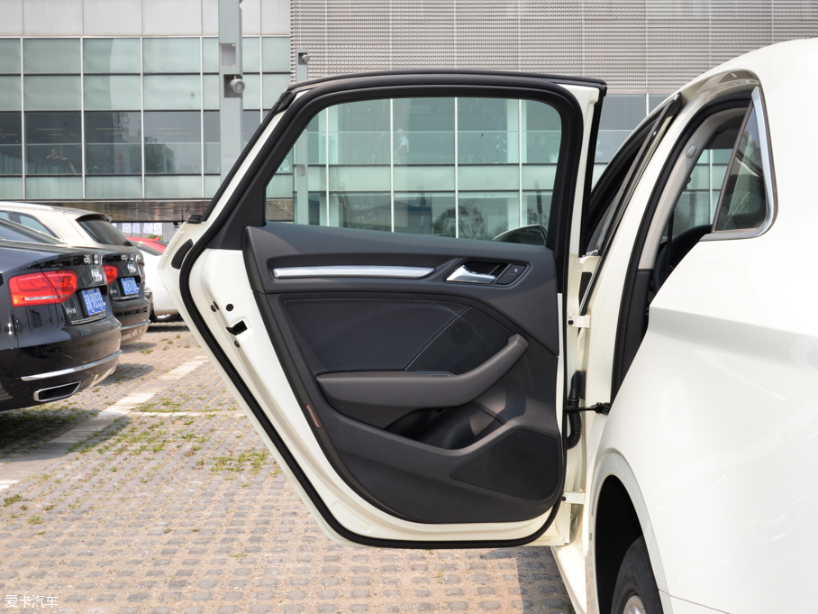 2015WA3 Limousine 35 TFSI 300foI