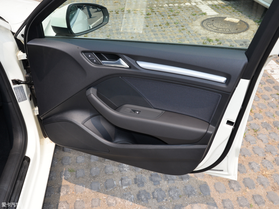 2015WA3 Limousine 35 TFSI 300foI