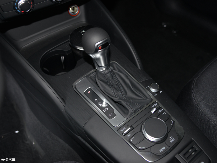 2015?yun)WA3 Limousine 35 TFSI 300fo(j)I(lng)