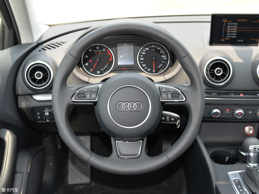 2015?yun)WA3 Limousine 35 TFSI 300f(wn)o(j)I(lng)