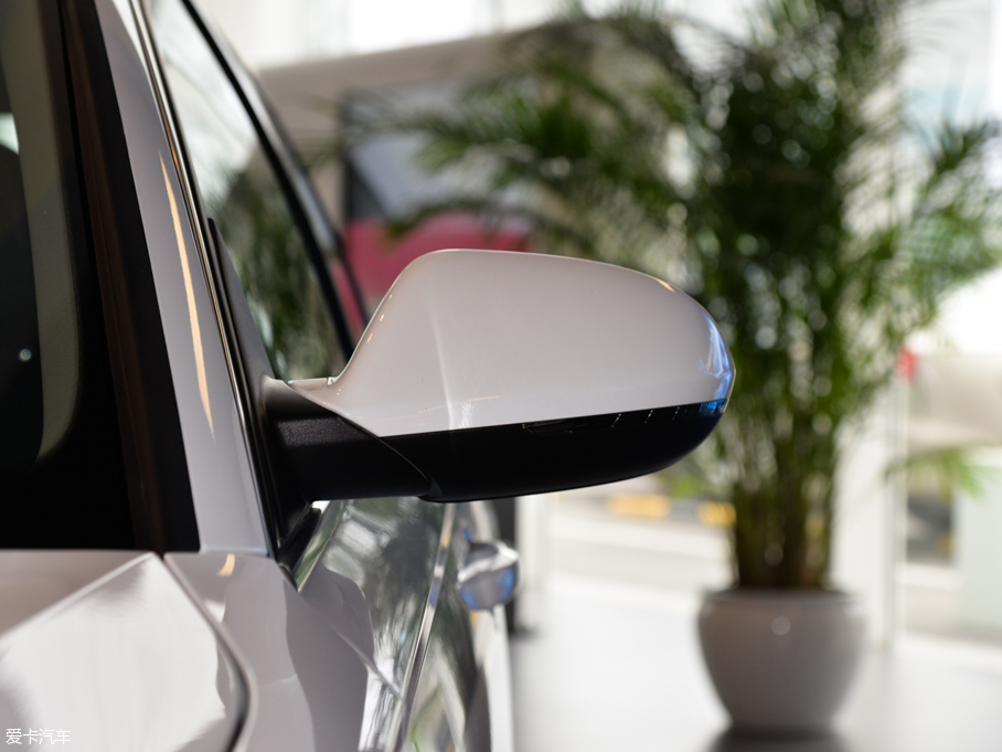 2015?yun)WA6L 30 FSI 300fo(j)