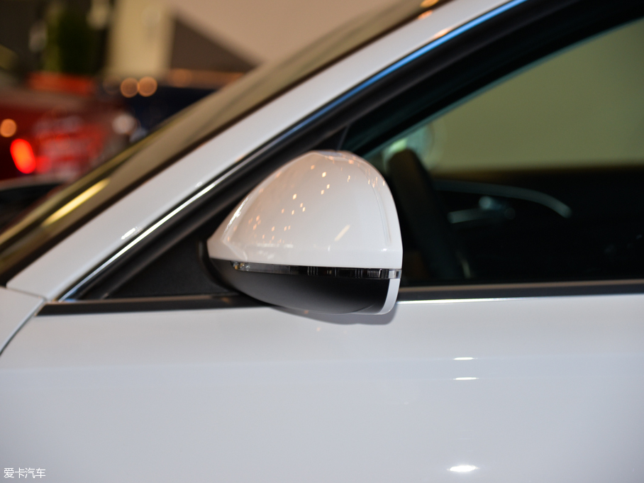 2015?yun)WA6L 30 FSI 300f(wn)o(j)