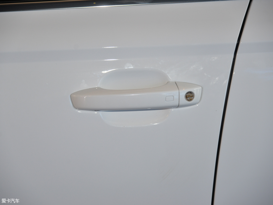 2015?yun)WA6L 30 FSI 300fo(j)