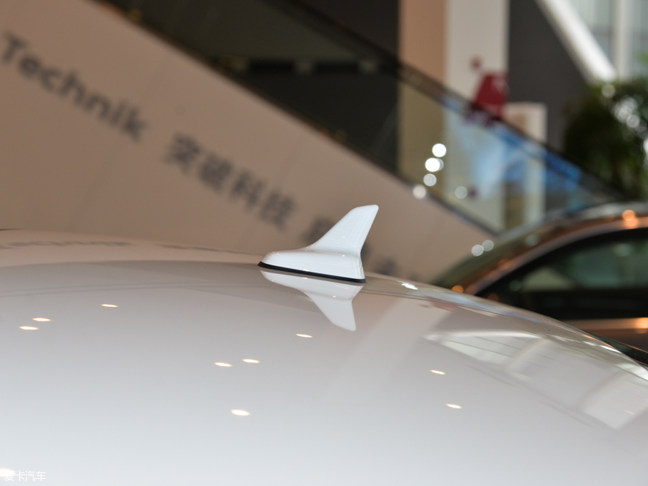 2015?yun)WA6L 30 FSI 300f(wn)o(j)