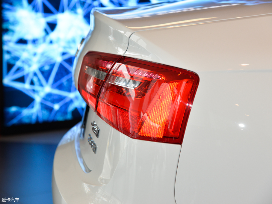 2015WA6L 30 FSI 300fo