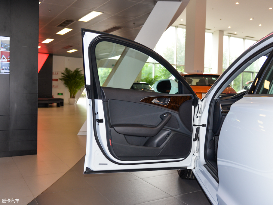 2015?yun)WA6L 30 FSI 300f(wn)o(j)