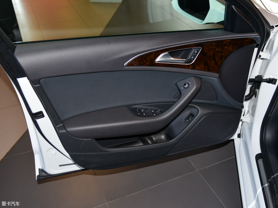 2015?yun)WA6L 30 FSI 300f(wn)o(j)