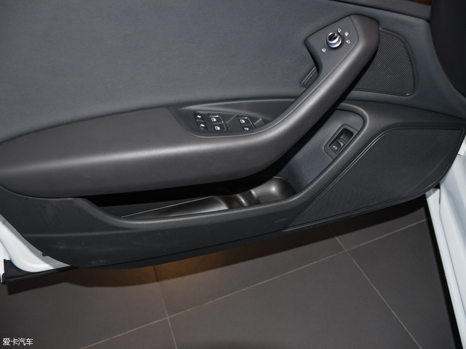 2015WA6L 30 FSI 300fo