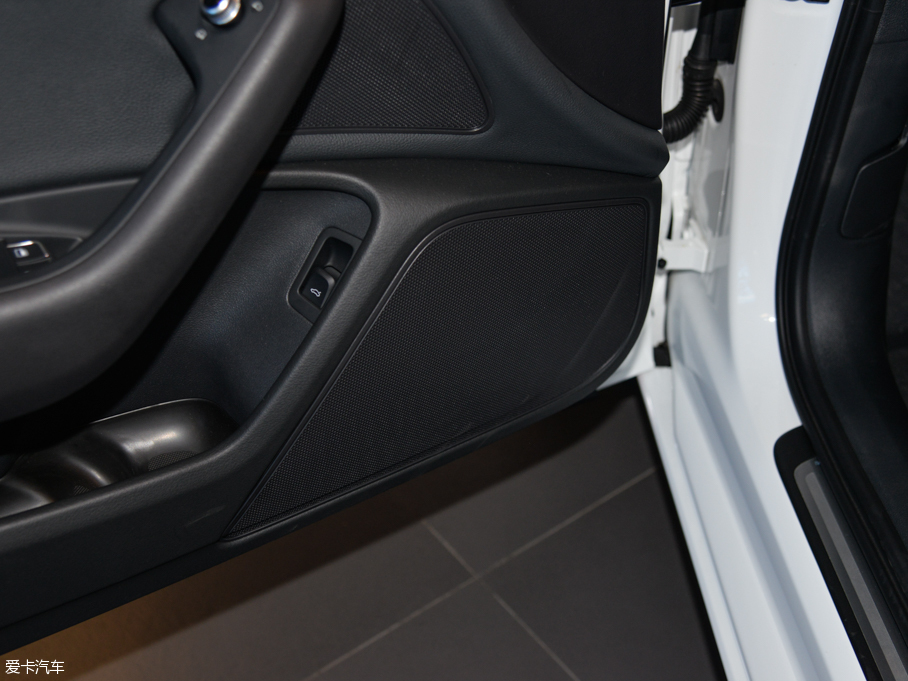 2015WA6L 30 FSI 300fo