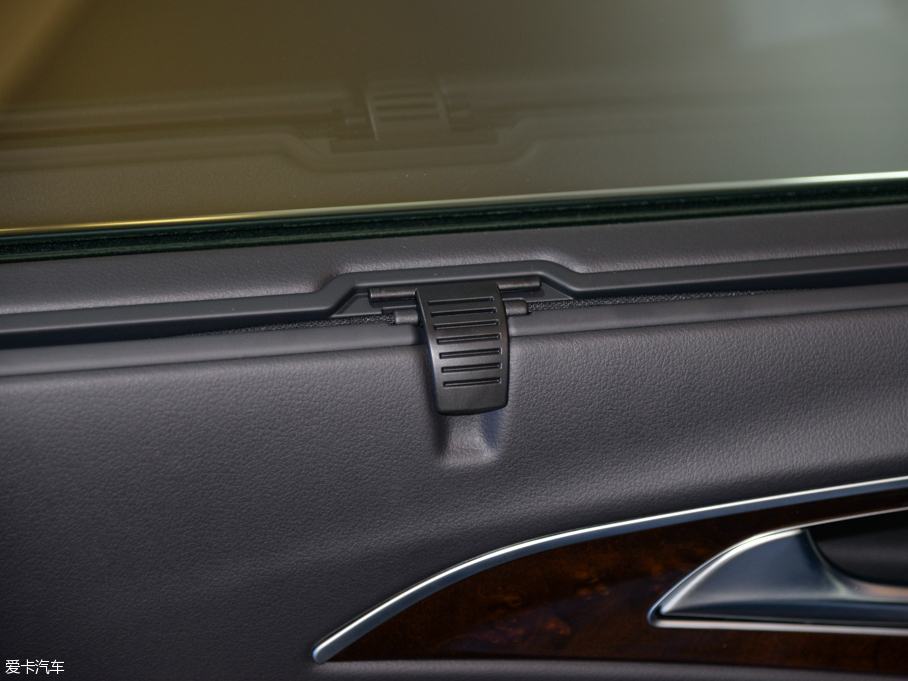 2015?yun)WA6L 30 FSI 300f(wn)o(j)