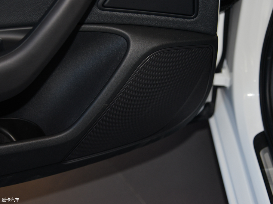 2015WA6L 30 FSI 300fo