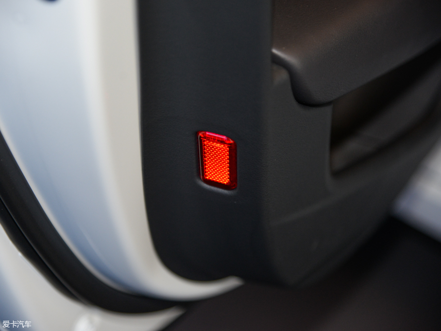 2015WA6L 30 FSI 300fo