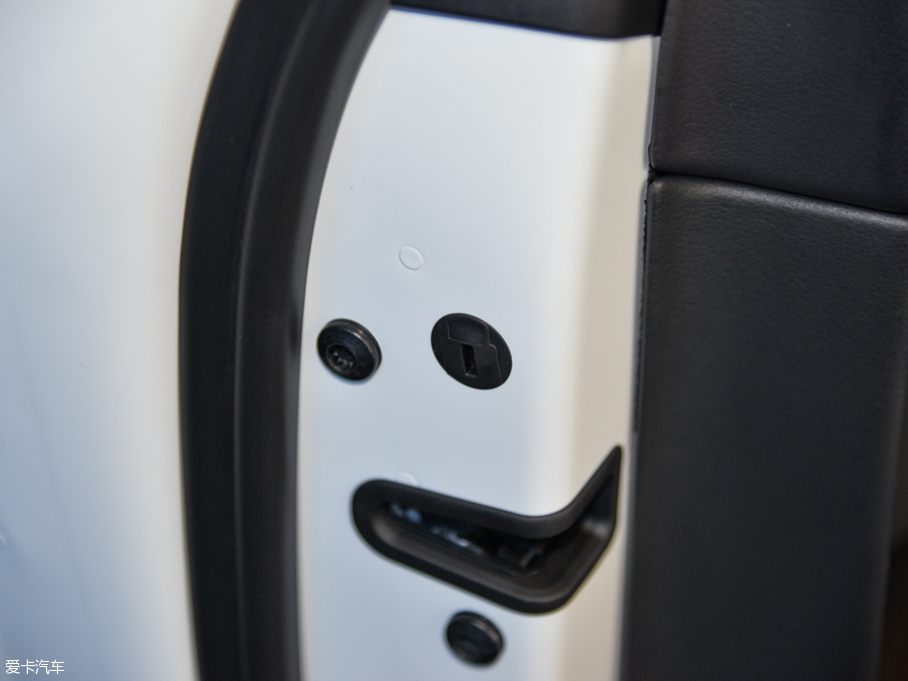 2015WA6L 30 FSI 300fo