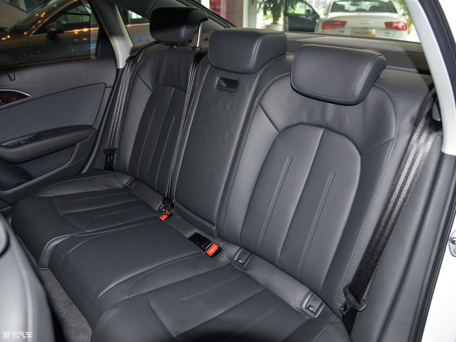 2015?yun)WA6L 30 FSI 300fo(j)