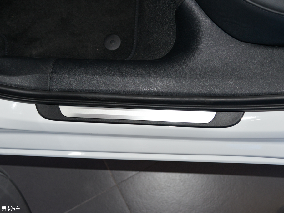 2015WA6L 30 FSI 300fo