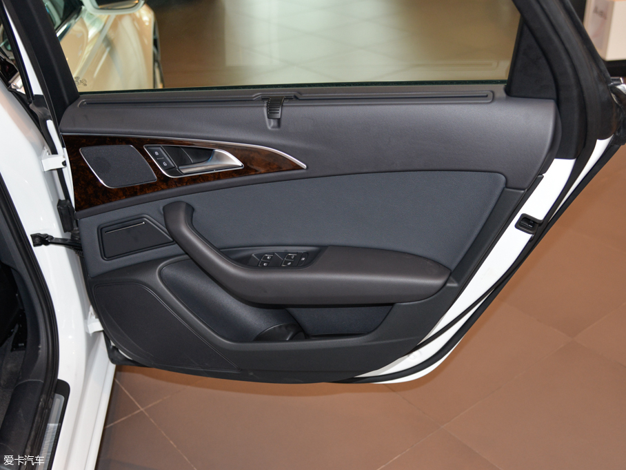 2015WA6L 30 FSI 300fo