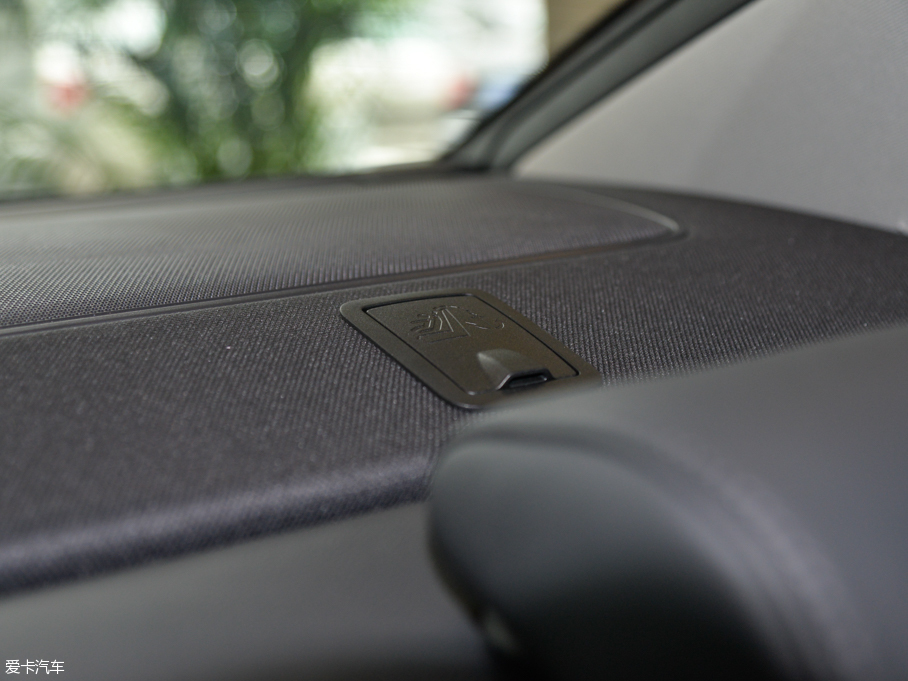 2015WA6L 30 FSI 300fo