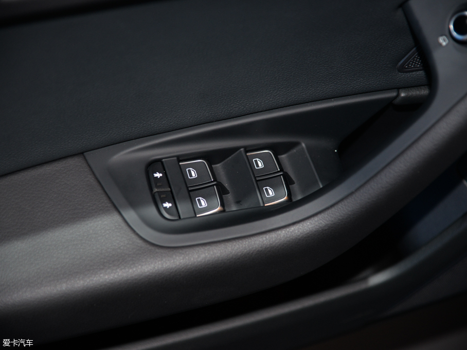 2015WA6L 30 FSI 300fo