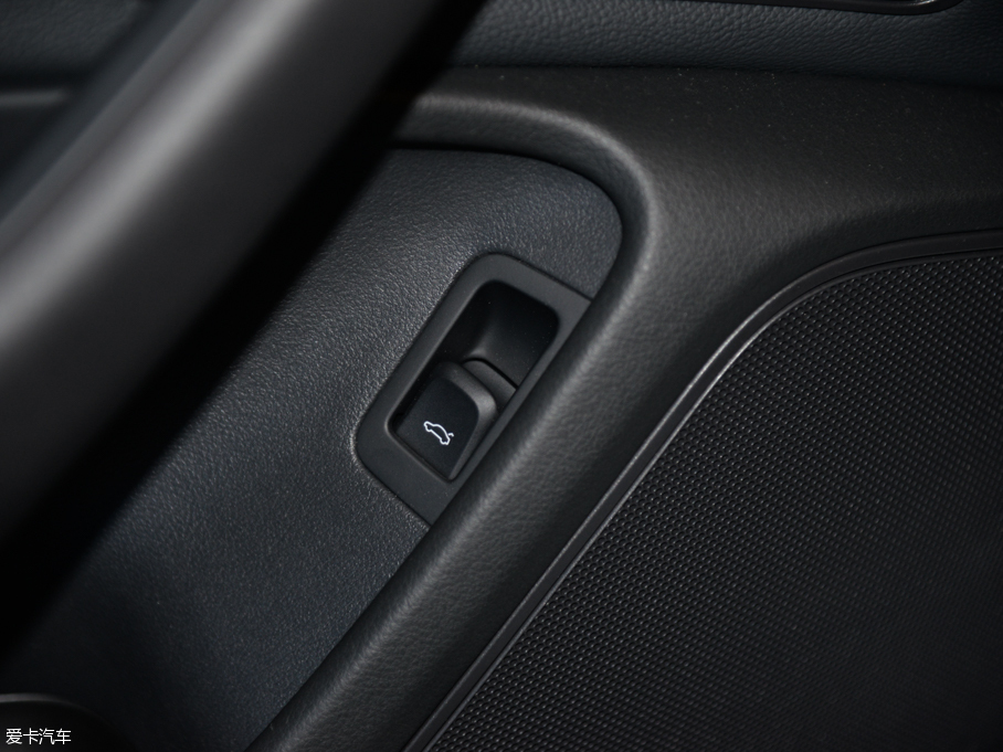 2015WA6L 30 FSI 300fo