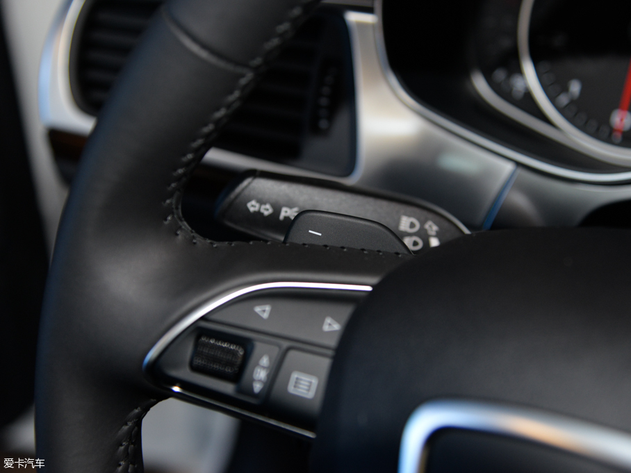 2015WA6L 30 FSI 300fo