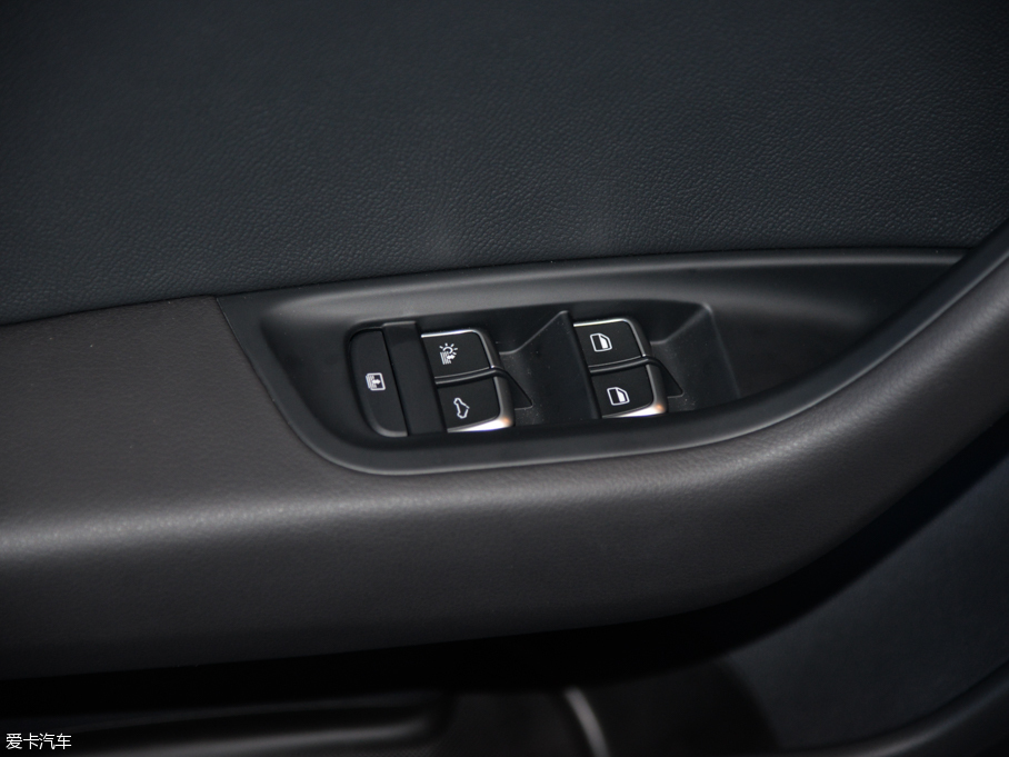 2015WA6L 30 FSI 300fo